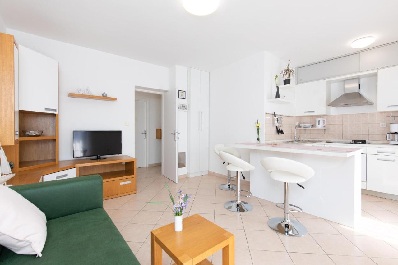 Apartment Julijana Krk Town Exterior photo