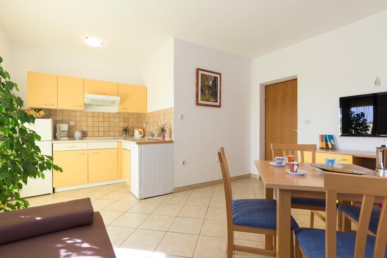 Apartment Julijana Krk Town Exterior photo